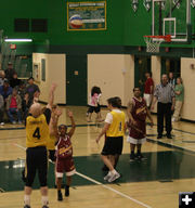 Jim Brost shoots. Photo by Dawn Ballou, Pinedale Online.