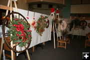 Wreath Auction. Photo by Dawn Ballou, Pinedale Online.