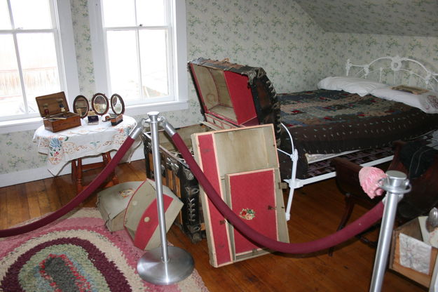 Upstairs bedroom. Photo by Dawn Ballou, Pinedale Online.