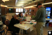 Getting ballot. Photo by Dawn Ballou, Pinedale Online.