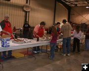 Food line. Photo by Dawn Ballou, Pinedale Online.