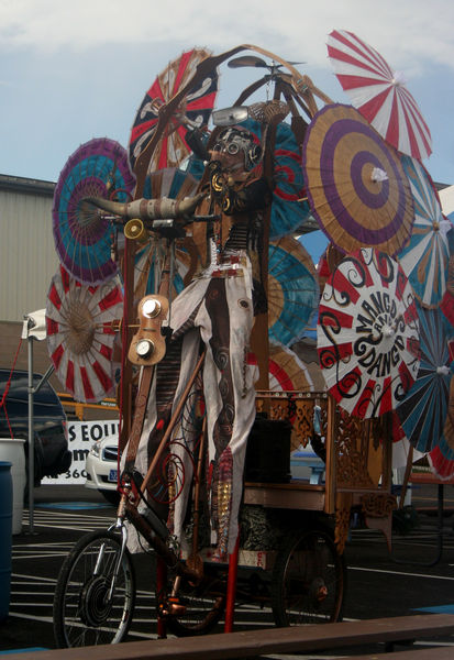 Flying Umbrella Ship. Photo by Dawn Ballou, Pinedale Online.