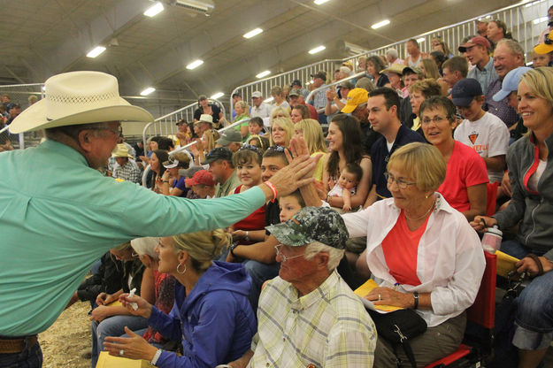 Winning Bid. Photo by Dawn Ballou, Pinedale Online.