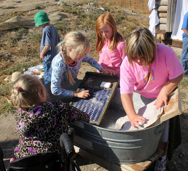 Scrubbing. Photo by Clint Gilchrist, Pinedale Online.