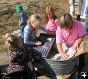 Scrubbing. Photo by Clint Gilchrist, Pinedale Online.