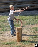 Throwing the rope. Photo by Pinedale Online.