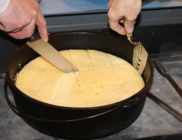 Cutting cornbread. Photo by Dawn Ballou, Pinedale Online.