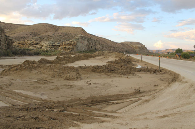 Mud mountains. Photo by Dawn Ballou, Pinedale Online.