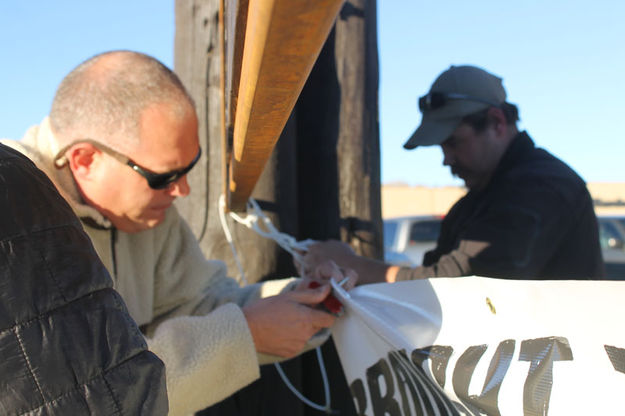 Quick repairs. Photo by Dawn Ballou, Pinedale Online.