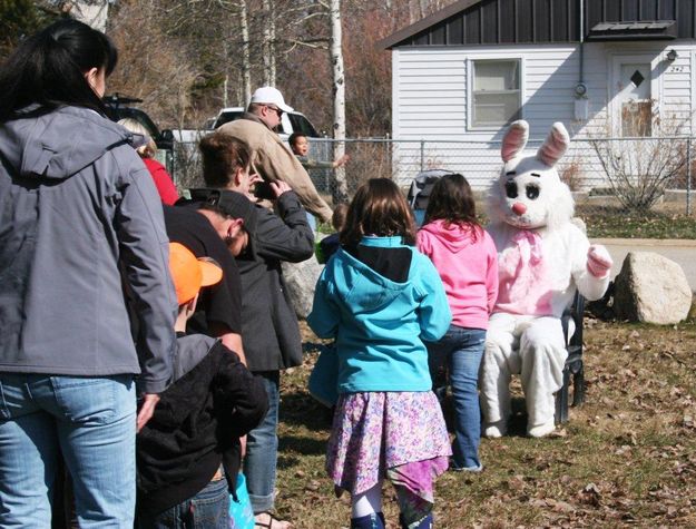 Lining up for pictures. Photo by Mindi Crabb.