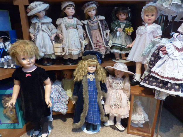 Dolls. Photo by Dawn Ballou, Pinedale Online.