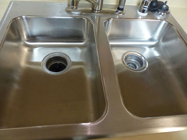 2 Sinks. Photo by Dawn Ballou, Pinedale Online.