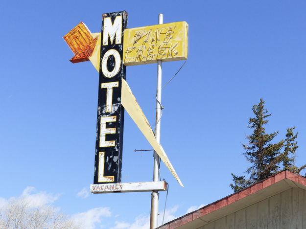 Old sign. Photo by Dawn Ballou, Pinedale Online.