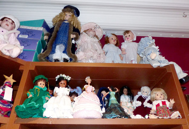 Dolls. Photo by Dawn Ballou, Pinedale Online.