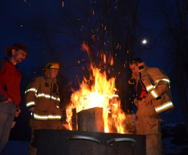 Sledding Hill Campfire. Photo by Terry Allen, Pinedale Online!.