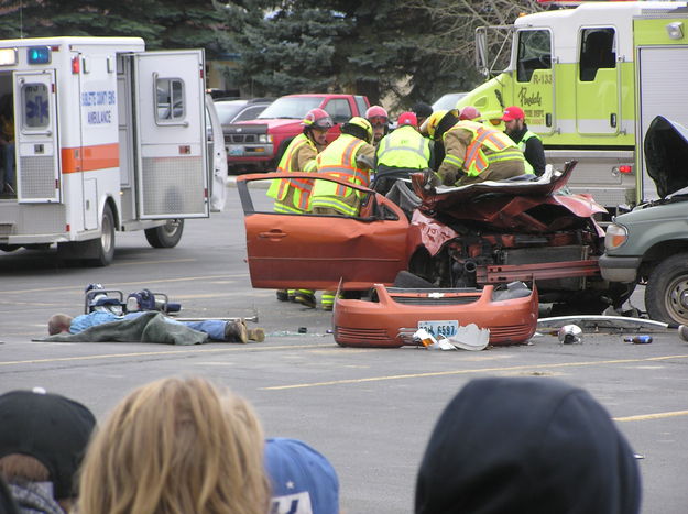 Cutting off roof. Photo by Bob Rule, KPIN 101.1FM Radio.