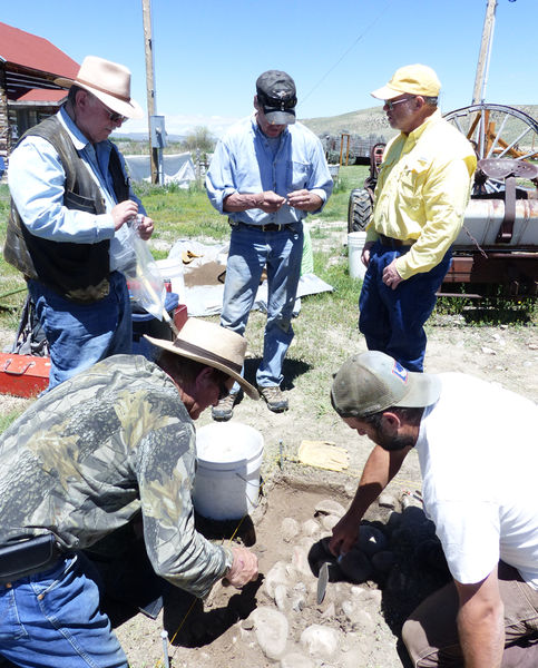 Looking at what was found. Photo by Dawn Ballou, Pinedale Online.