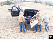 Bringing in windows. Photo by Dawn Ballou, Pinedale Online.