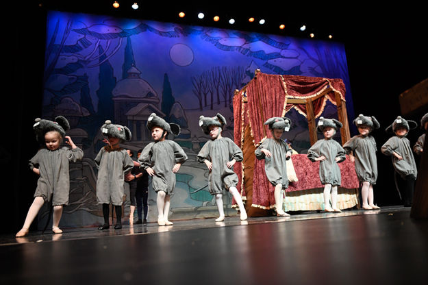 Baby Mice rehearsal. Photo by Arnold Brokling.