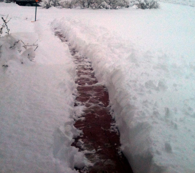 Snow pathways. Photo by Dawn Ballou, Pinedale Online.