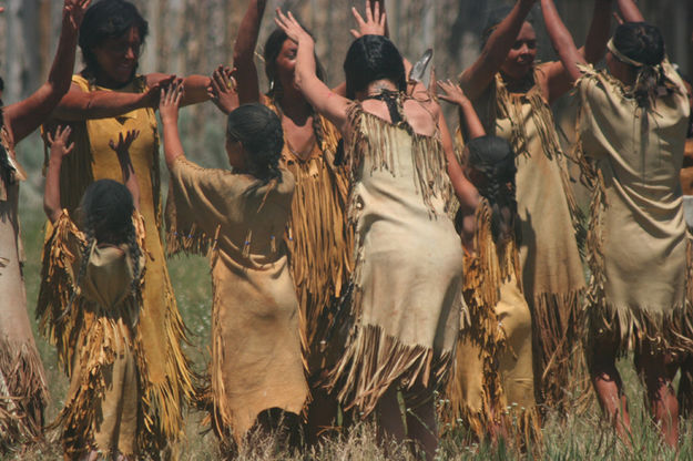 Indian dance. Photo by Clint Gilchrist, Pinedale Online.