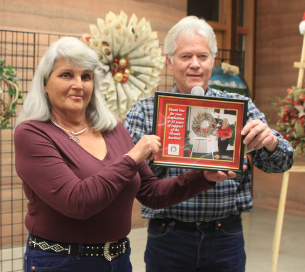 Recognizing Julie Early. Photo by Joy Ufford, Pinedale Roundup.