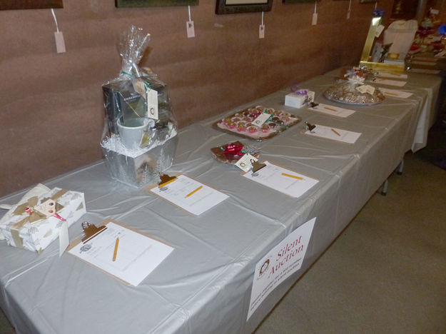 Silent Auction. Photo by Dawn Ballou, Pinedale Online.