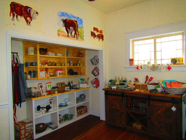 Kitchen items. Photo by Dawn Ballou, Pinedale Online.