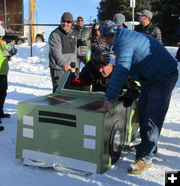 Loading up. Photo by Dawn Ballou, Pinedale Online.