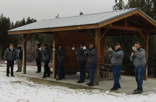 3 volley salute. Photo by Dawn Ballou, Pinedale Online.