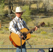 Live Music by Jared Rogerson. Photo by Dawn Ballou, Pinedale Online.