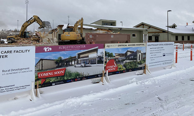 Making way. Photo by Dawn Ballou, Pinedale Online.