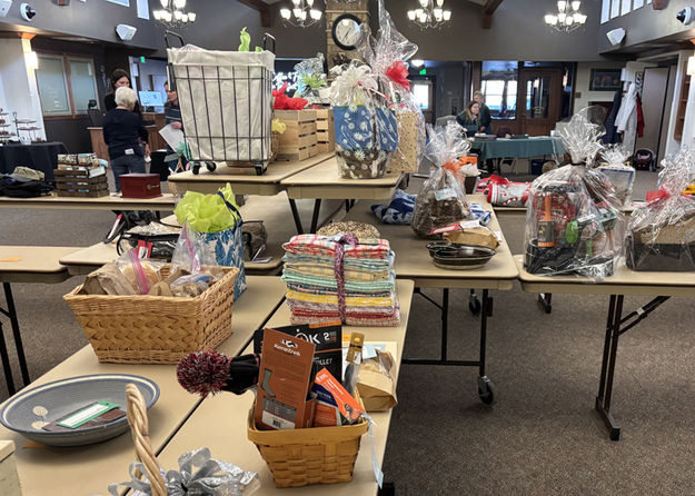 Auction items. Photo by Dawn Ballou, Pinedale Online.