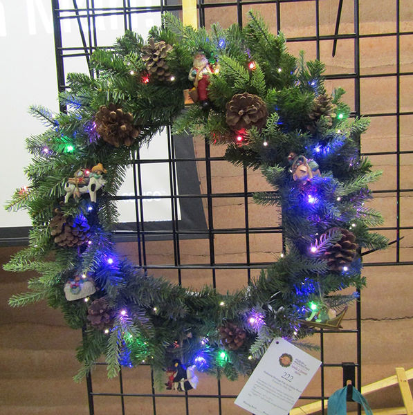 Hallmark Heritage Wreath. Photo by Pinedale Online.