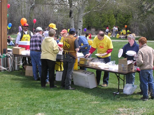 Food Line. Photo by Pinedale Online.