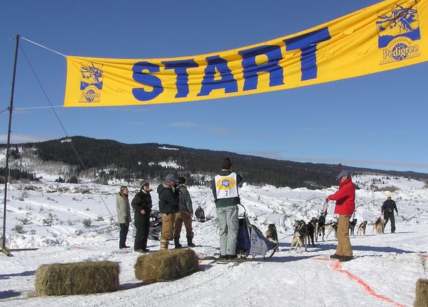 Pinkham Start. Photo by Dawn Ballou, Pinedale Online.