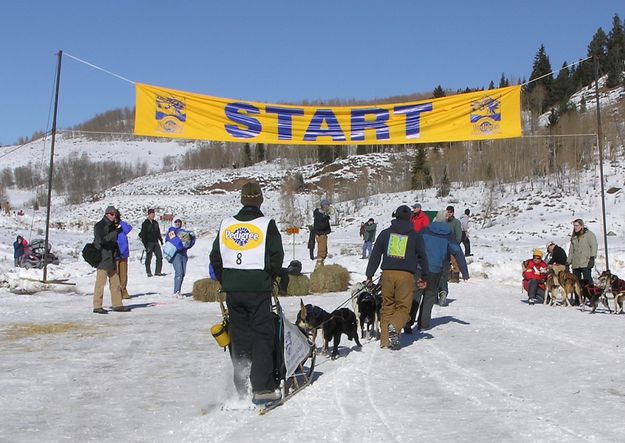 Team 8 lines up. Photo by Dawn Ballou, Pinedale Online.