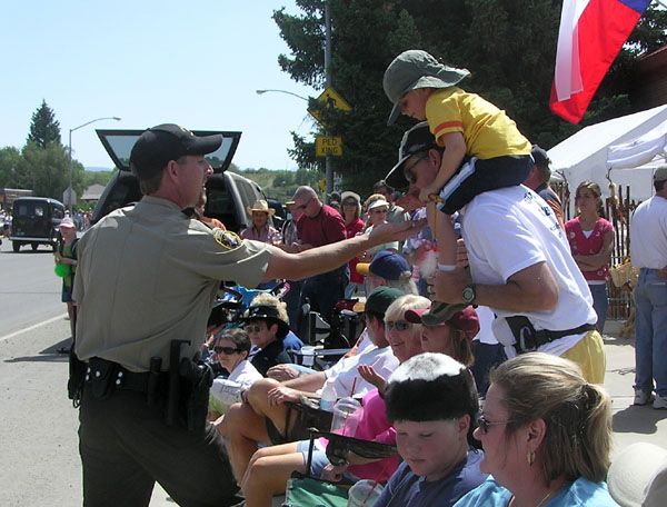 Handing out candy. Photo by Pinedale Online.