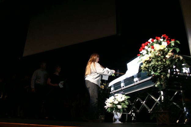 Parents Saying Good-bye. Photo by Pam McCulloch, Pinedale Online.