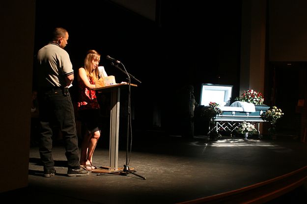 Saying Good-bye to Parents. Photo by Pam McCulloch, Pinedale Online.