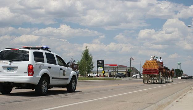 Keeping the beer safe. Photo by Dawn Ballou, Pinedale Online.