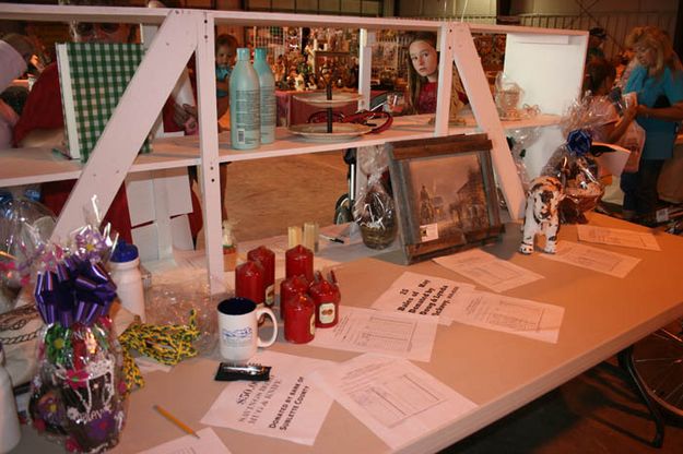 Silent Auction. Photo by Dawn Ballou, Pinedale Online.