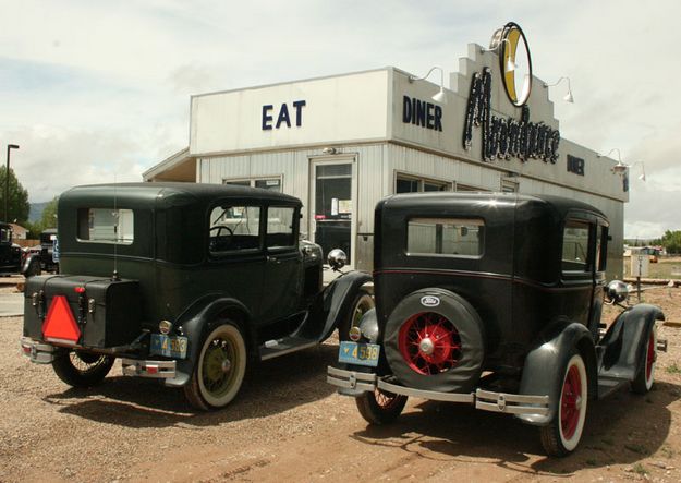 Eating Out. Photo by Dawn Ballou, Pinedale Online.