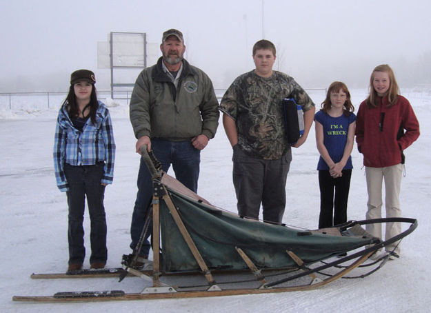 Gary turner and Junior Mushers. Photo by Gayle Hamner.