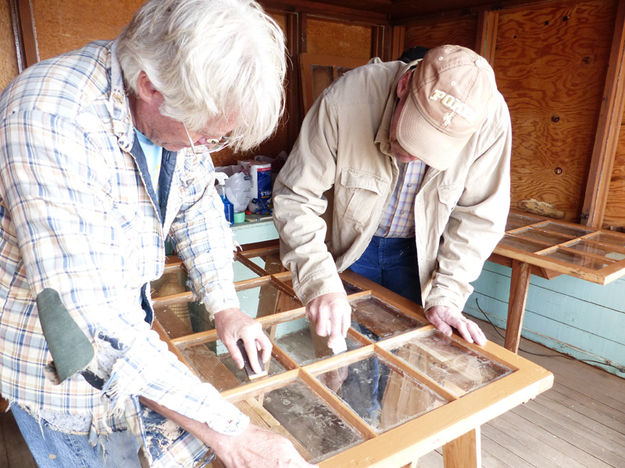 Window cleaning. Photo by Dawn Ballou, Pinedale Online.