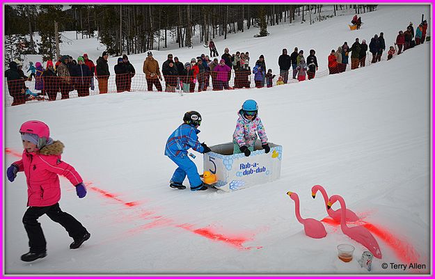 Hey, Help Push!. Photo by Terry Allen.